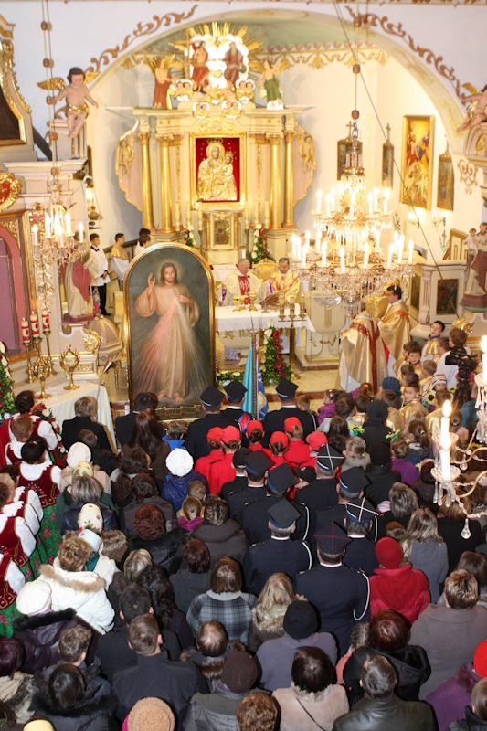 Kościół pełen wiernych.
