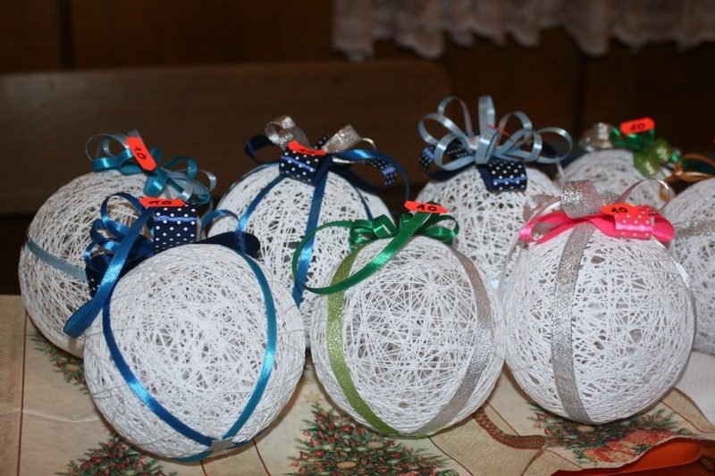 Bombki z koronki.