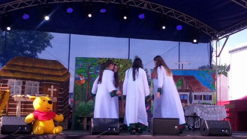 Grupa Apostolska na scenie w Nowym Sączu.