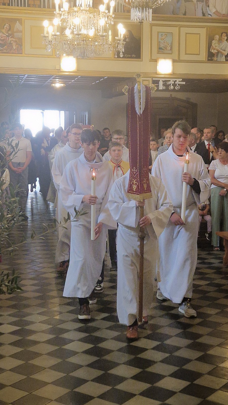 Wejście procesyjne do kościoła.