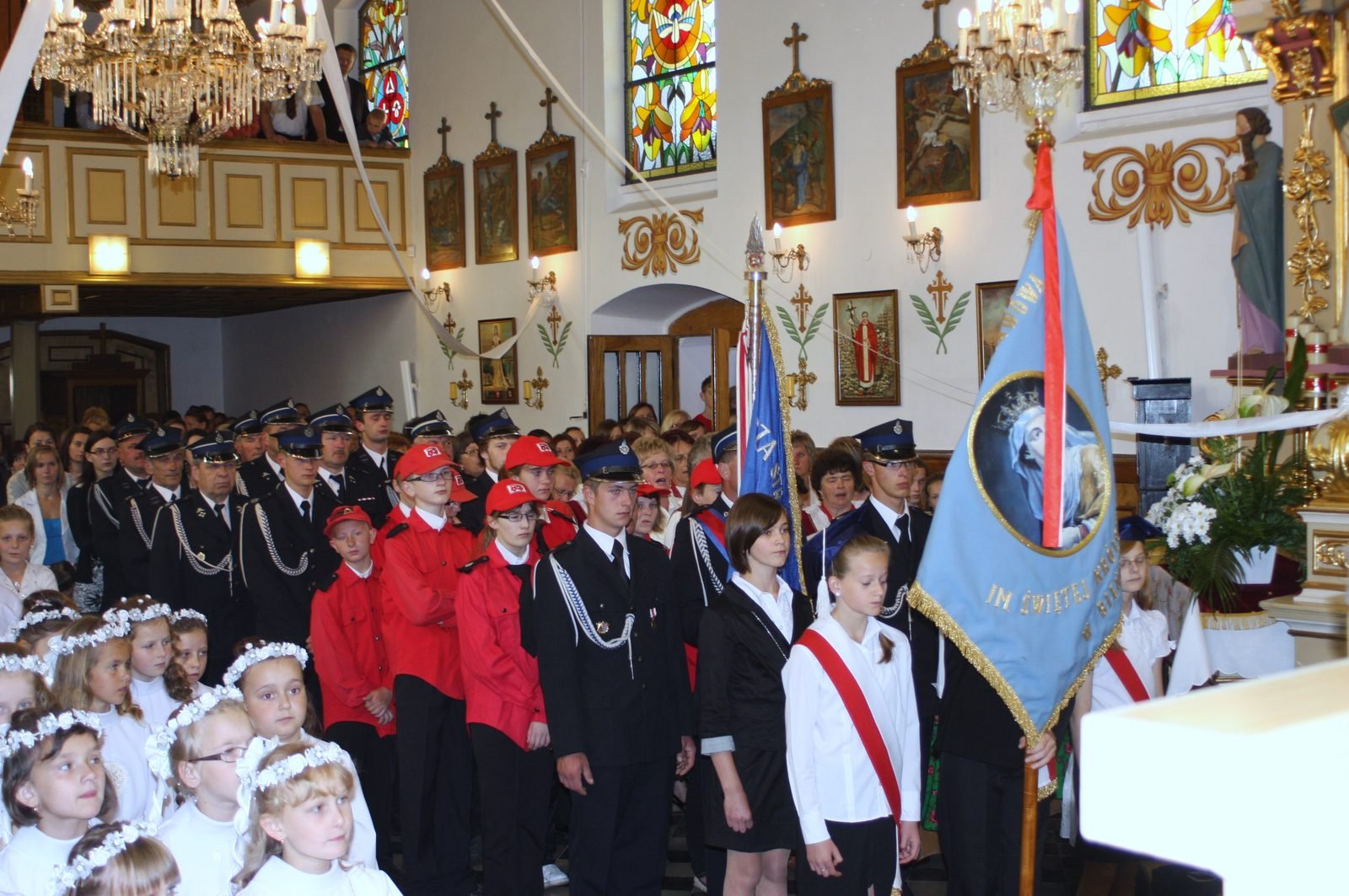 Kościół pełen wiernych.