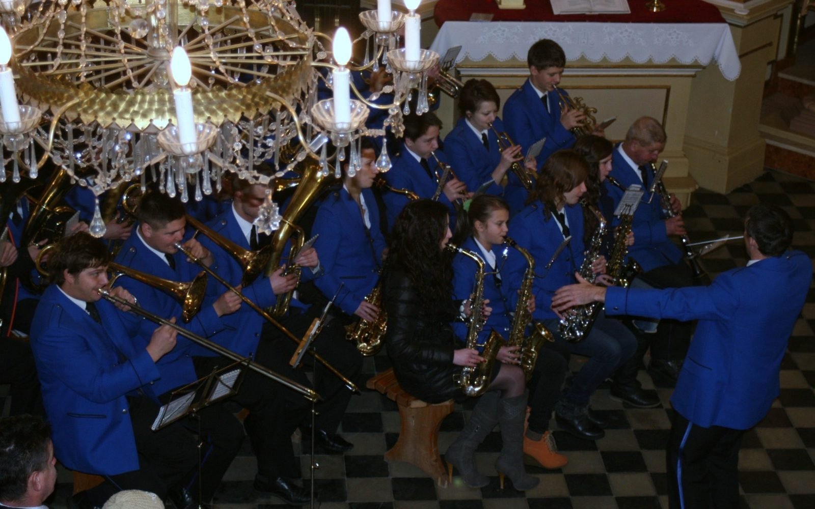 Orkiestra w nawie.