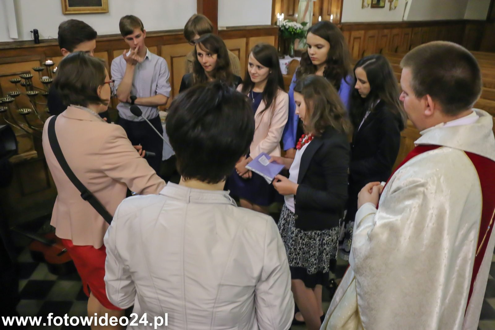 Prymicyjne błogosławieństwo.