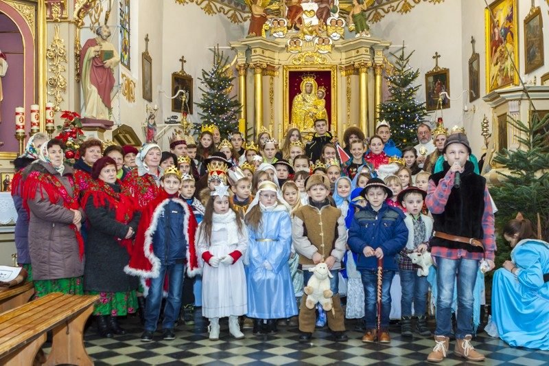 Wspólne zdjęcie uczestników orszaku.