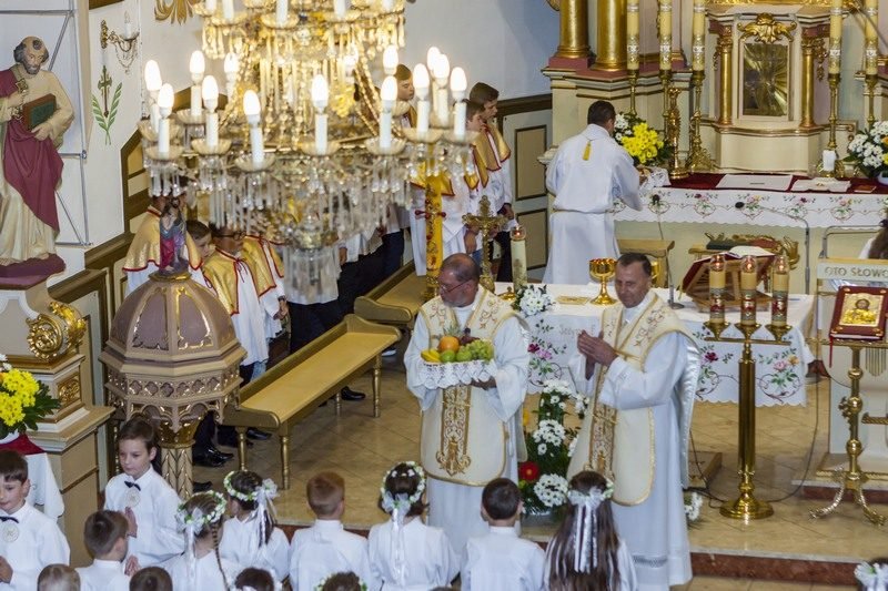 Msza święta w rocznicę Pierwszej Komunii.