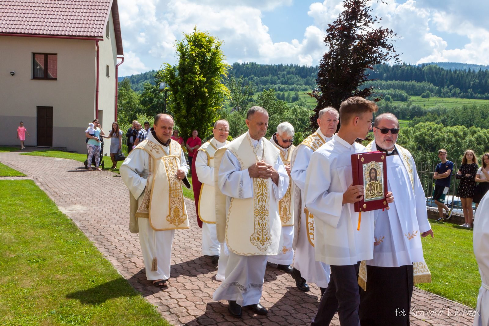 Procesja wejścia kapłanów.