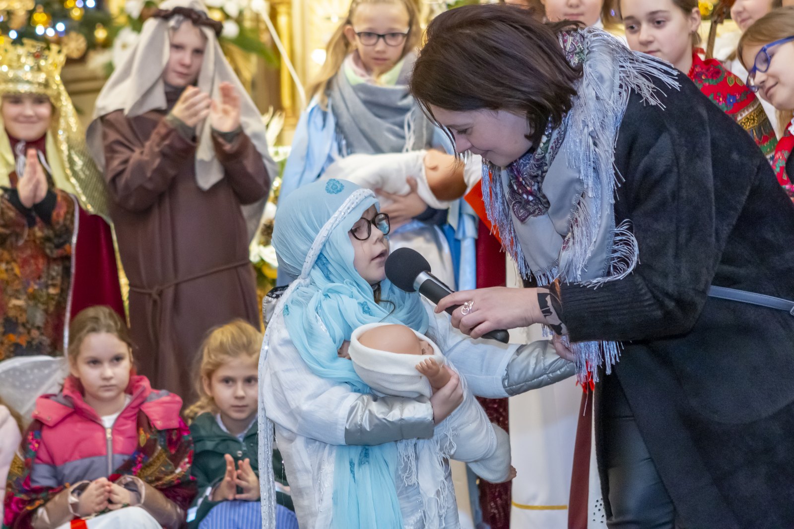 Kolędowanie przy szopce