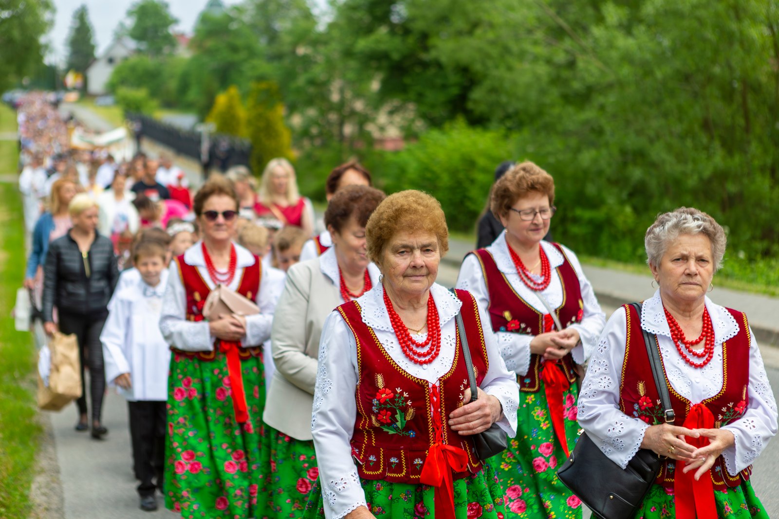 Koło Gospodyń Wiejskich w strojach regionalnych